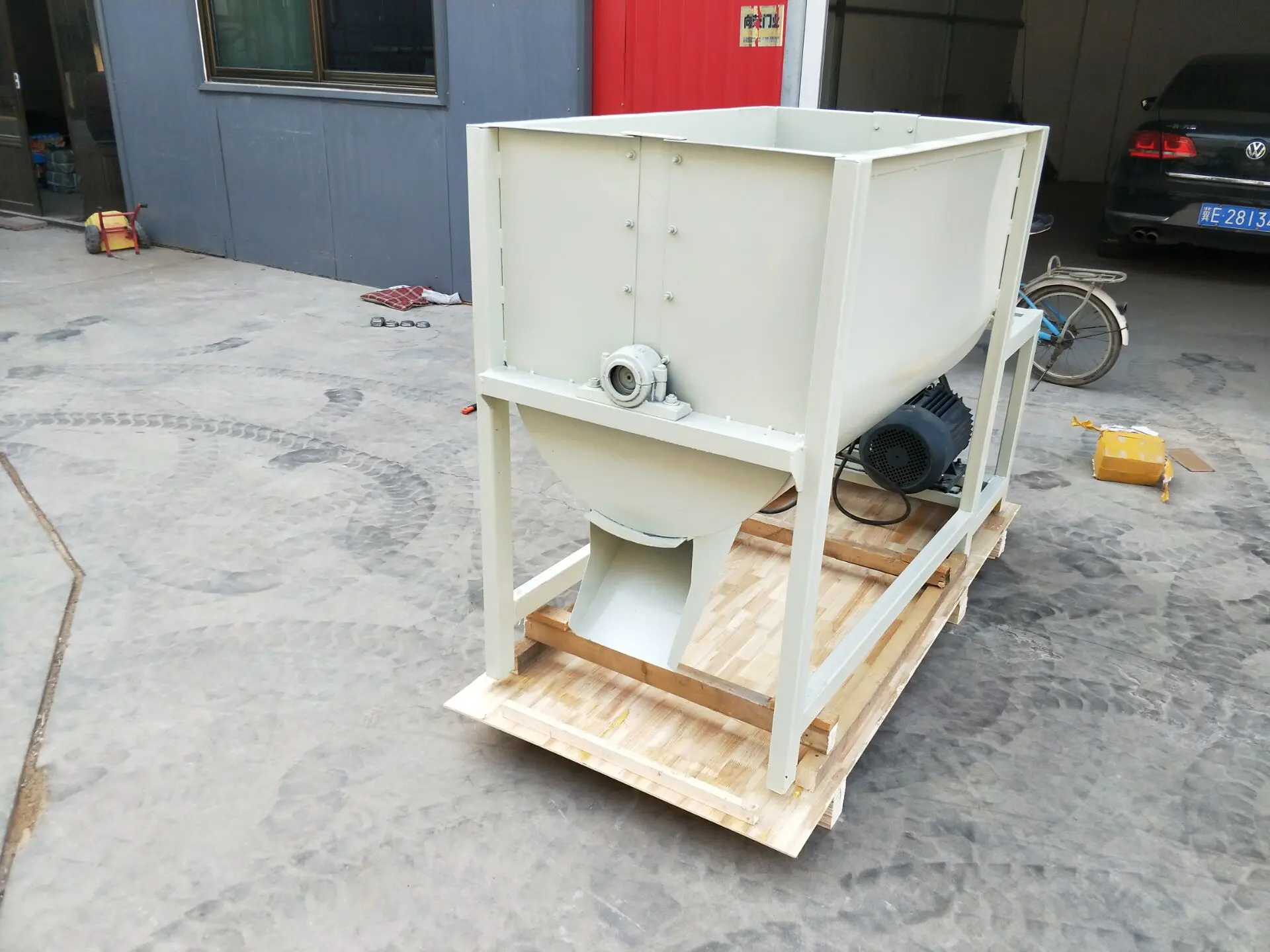 fish feed mixer machine packed to Mozambique